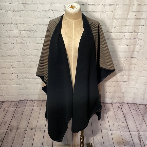 Ike Behar Reversible Fashion Fleece Wrap (Camel Stripe) one size - Picture 7 of 11